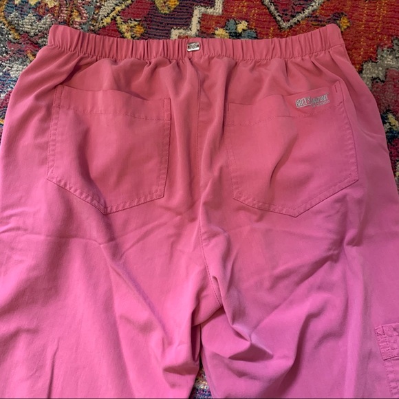 SOLD Grey’s Anatomy Scrub Set - Picture 7 of 7